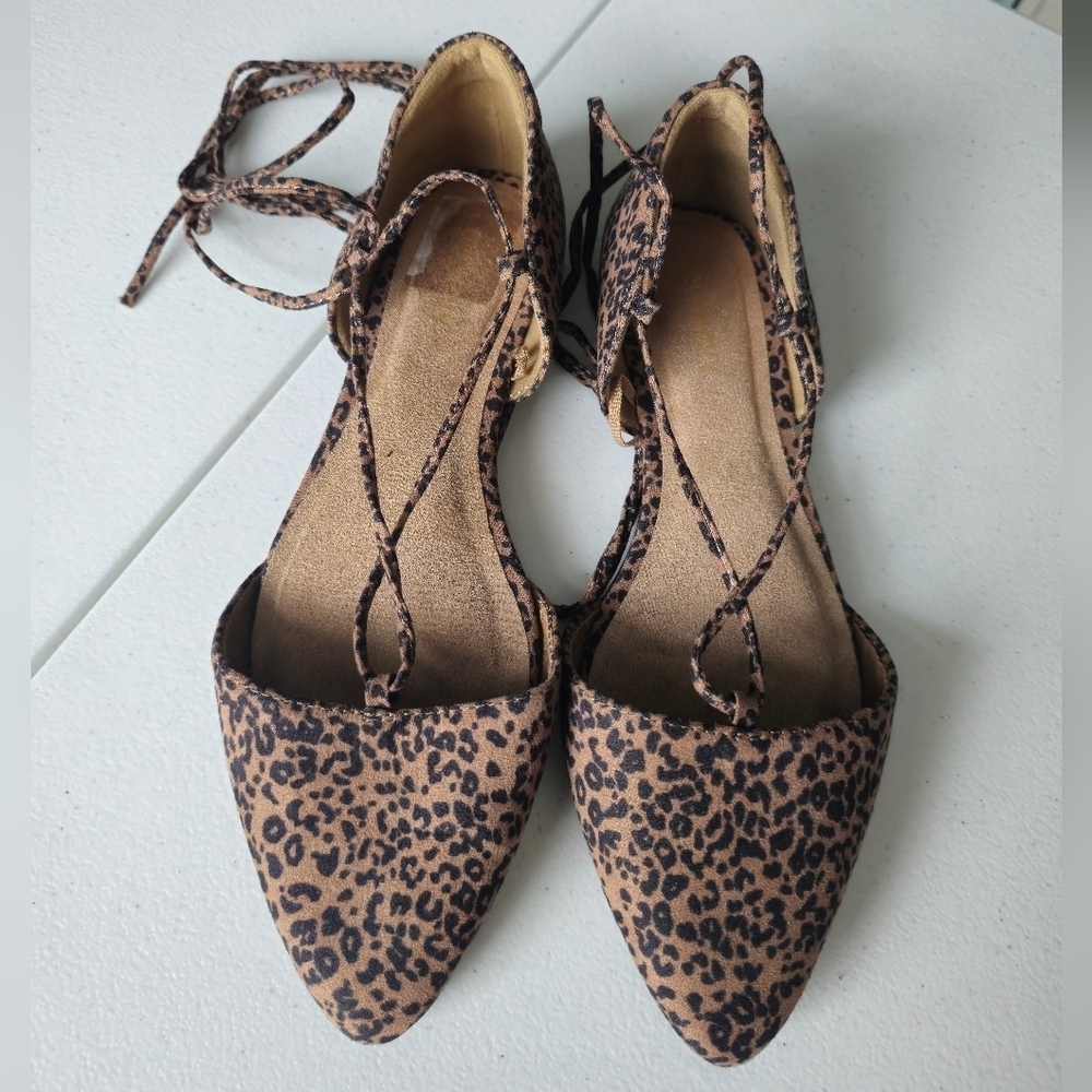 Old Navy Lace up Leopard Cheetah faux suede pointy flats sexy size 6